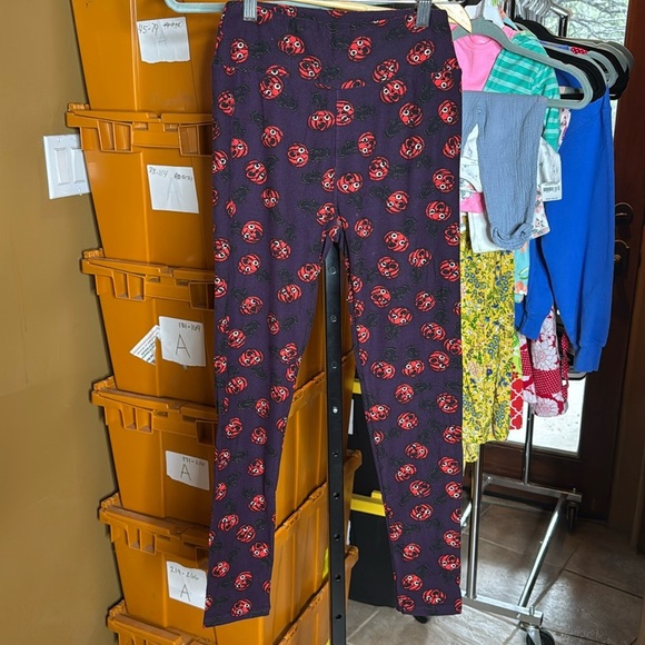 NWOT LuLaRoe Halloween Pumpkins Black Cats Leggings Purple Orange Size OS (2-10) - Picture 2 of 6